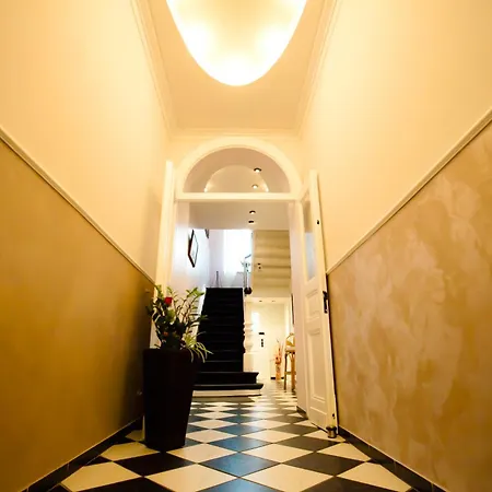 Carlton Mayfair Dusseldorf