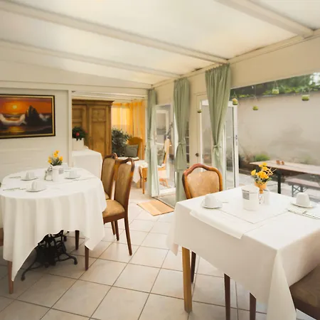 Carlton Mayfair 3* Ντίσελντορφ