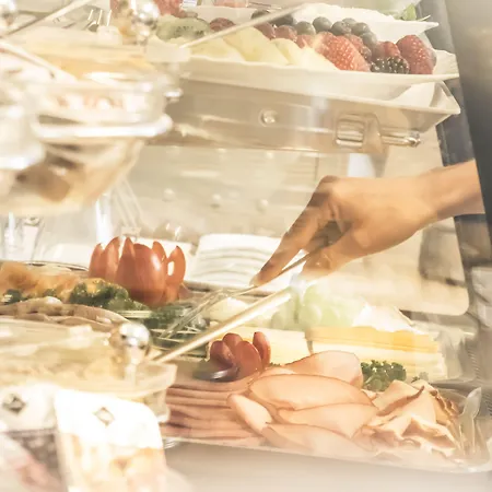 Carlton Mayfair Hotel 3*