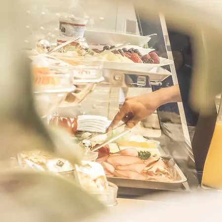 Carlton Mayfair 3* Ντίσελντορφ