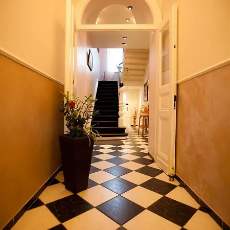 Hotel Carlton Mayfair 3*