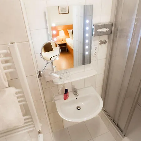 Carlton Mayfair Hotel 3*