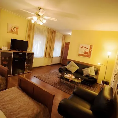 Carlton Mayfair Hotel 3*