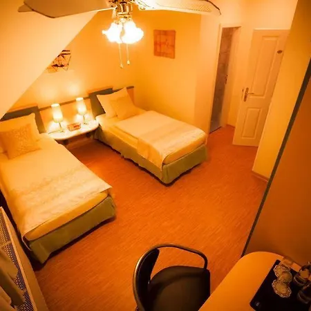 Carlton Mayfair Hotel 3*
