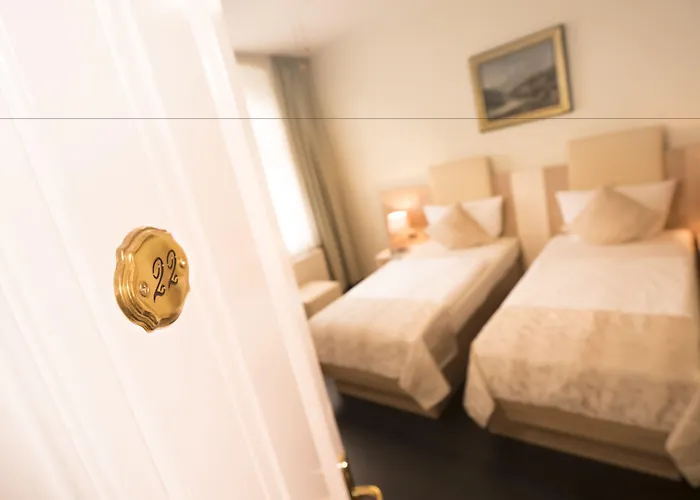 Carlton Mayfair Hotel 3*