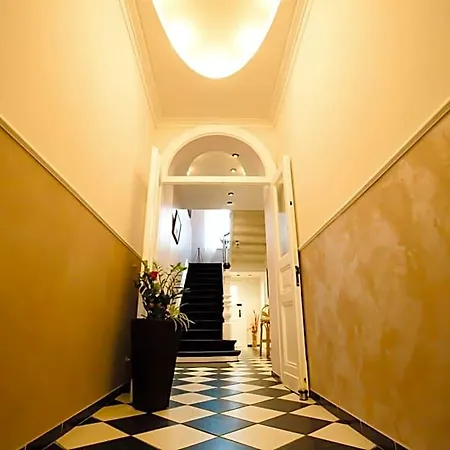 Carlton Mayfair
