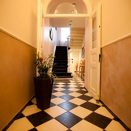 Carlton Mayfair